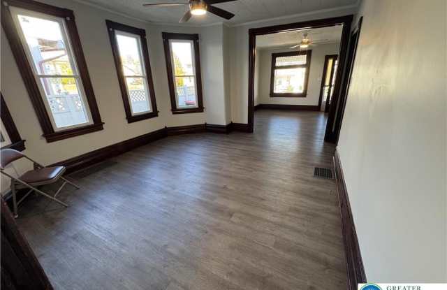 110 S 7th Street Gallery 4