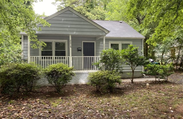 2618 Barringer Dr - 2618 Barringer Drive, Charlotte, NC 28208