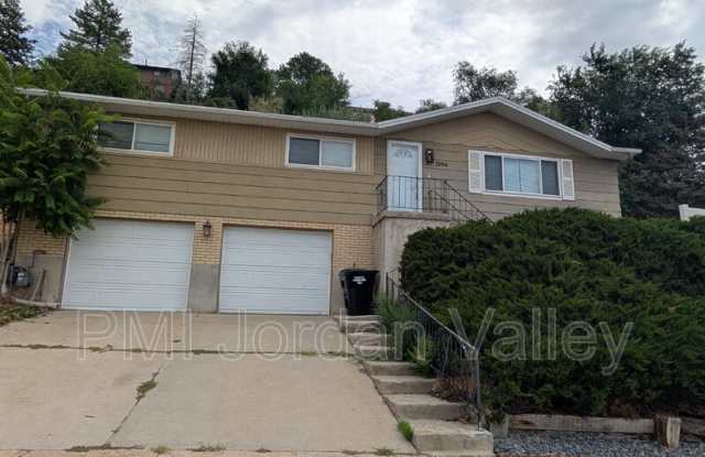 1394 North 400 East photos photos
