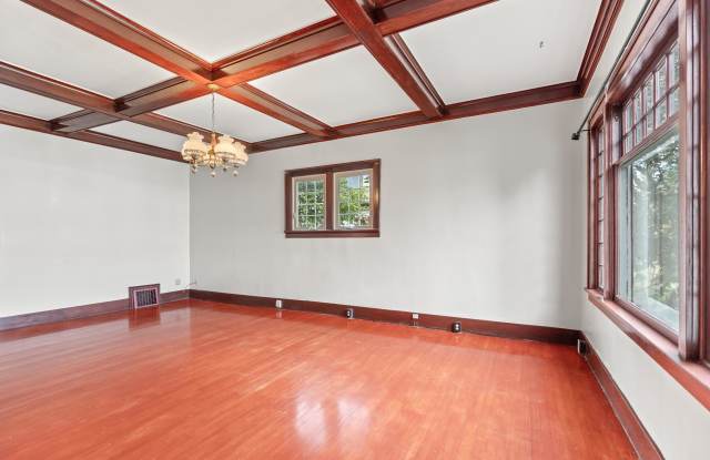 107 West 4th Street - A Gallery 3