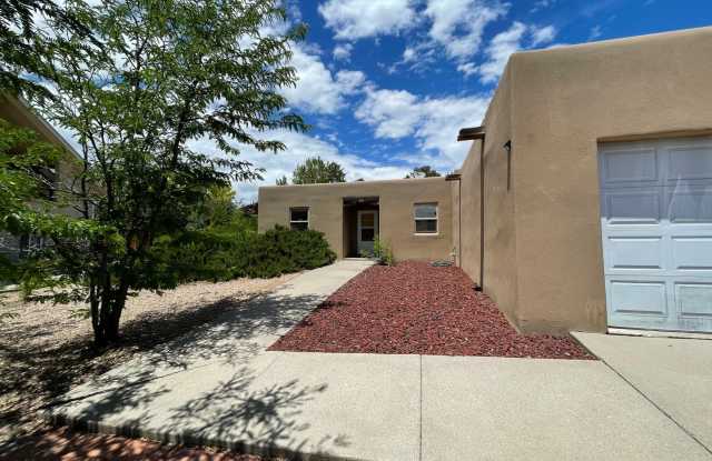 Quiet Garver Lane home in White Rock. Gallery 1