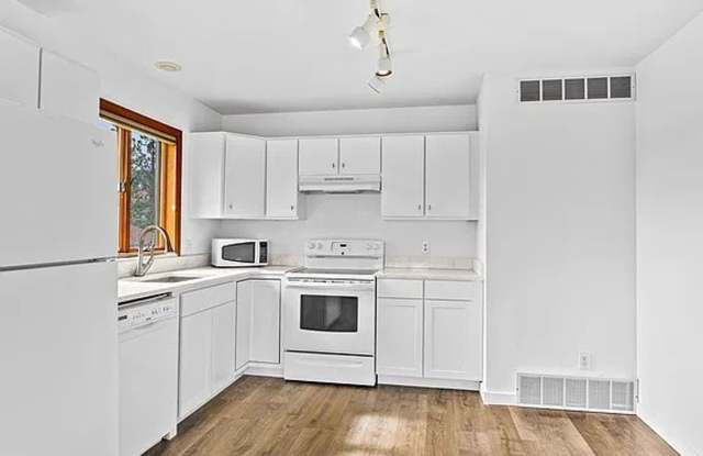Alpine Rental-2233 - Unit C Gallery 4