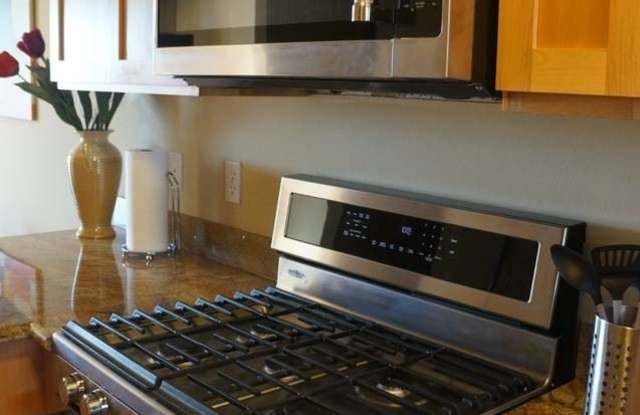 4533 41st Ave SW, Unit B Gallery 4