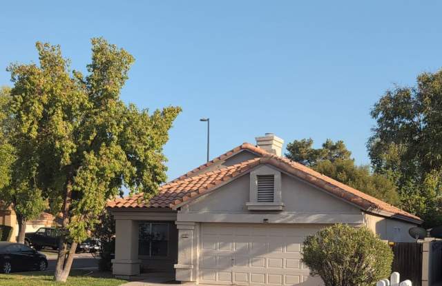 AVAILABLE NOW IN VAL VISTA LAKES!!! photos photos