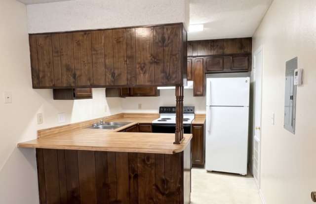6320 W. Fairfield Dr., Unit D Gallery 4