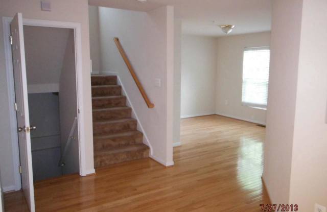 718 MENTOR AVENUE Gallery 3