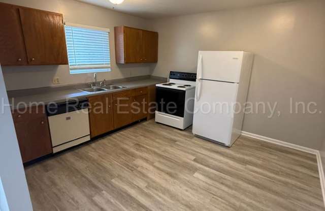 Courtyard Apartments | 1002 Salisbury Street Apt 4-B Gallery 4
