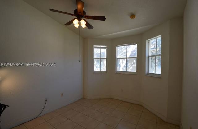 1661 SE 29th Ct Gallery 4