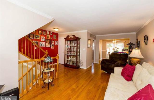 726 ROBINWOOD DRIVE Gallery 3