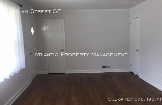 572 Bolan Street SE Gallery 2