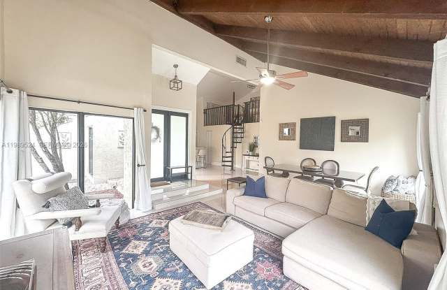 9635 SW 74th St photos photos