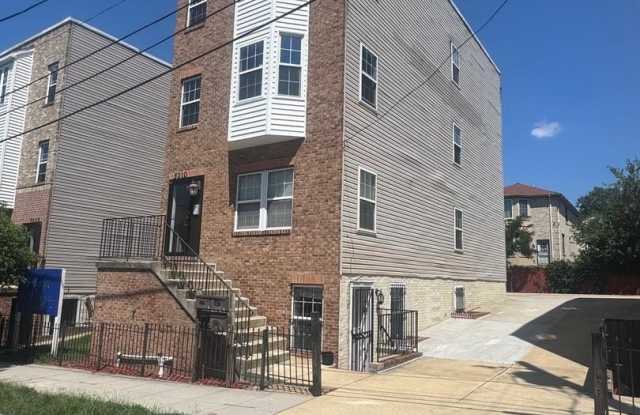 5210 F Street SE Gallery 2
