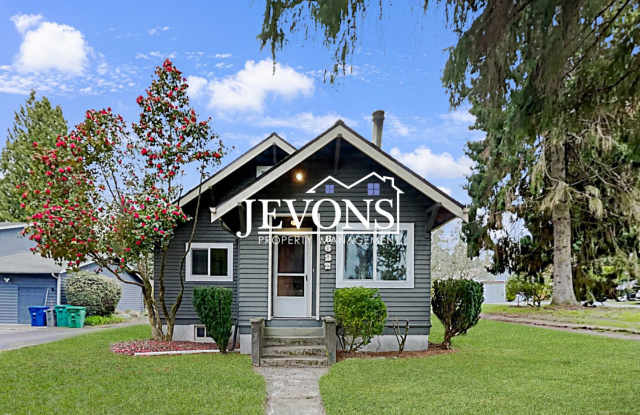 Jevons Property Management Presents 3 Bedrooms, 2.5 Bathrooms Two-Story Single-Family Home in Newcastle photos photos