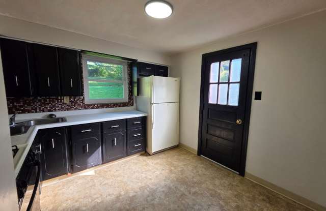 Welcome Home to this 3 Bedroom House in Homestead! Gallery 1