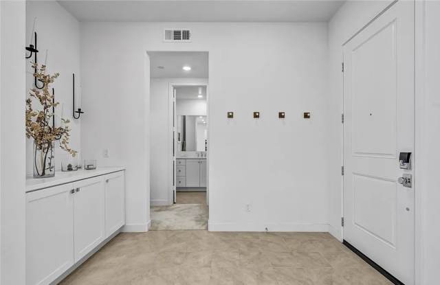143 Baluster Gallery 2