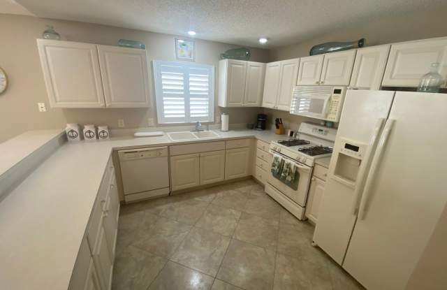 Beautiful Fully Furnished, SEASONAL RENTAL, Courtyard Villa In the Cottages at Summerchase Gallery 3