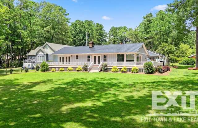 Gorgeous Waterfront Property with 4 Bedrooms, 3 Bathrooms in Dogwood Acres! photos photos