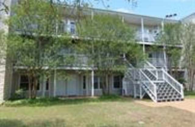 Super Cute, Tastefully Furnished, Hyde Park Condo Gallery 1