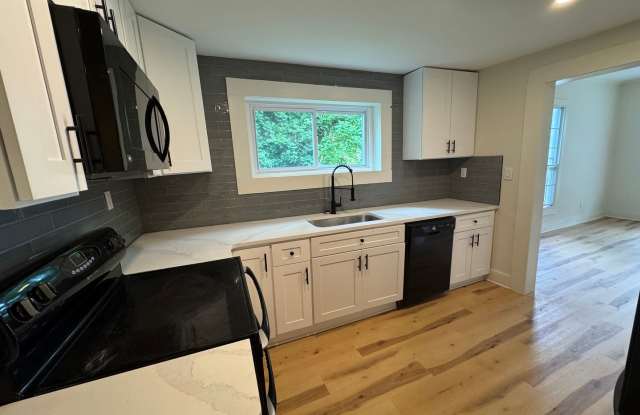 Gorgeous Fully Remodeled 2-Bedroom Home in Athens photos photos