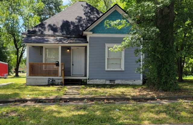 Newly Remodeled! 2bed 1bath - 109 West 21st Street, Pittsburg, KS 66762
