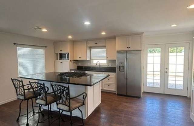 Pet Friendly Single Level Home- All Utilities Included! Gallery 4