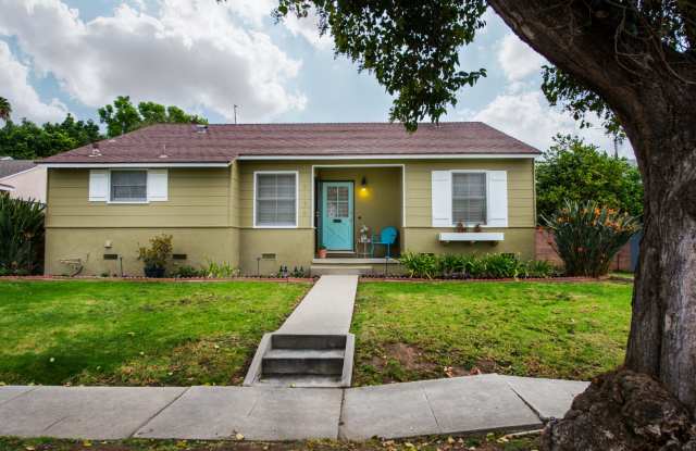 COMING SOON! Exquisite 3-Bedroom Charmer with Modern Amenities! - 8136 Garden Grove Avenue, Los Angeles, CA 91335