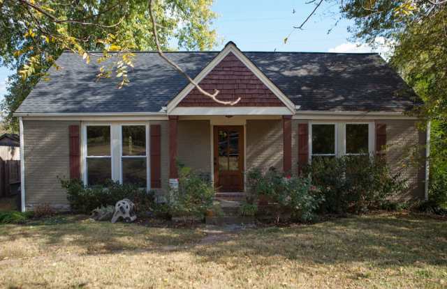 2 Bed/ 1 Bath Cottage in East Nashville, Walking Distance to Riverside Village, Fenced Yard photos photos