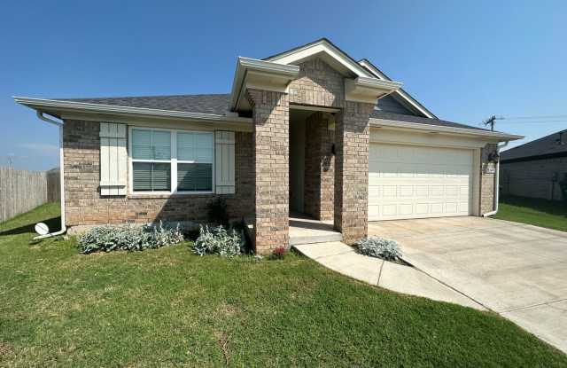 Beautiful 4 Bed 2 Bath Home in Edmond (See contact info below) Gallery 3