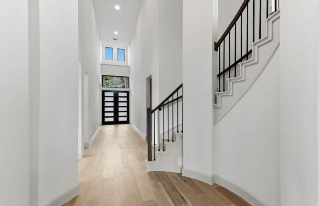411 Canyon Hts Gallery 4