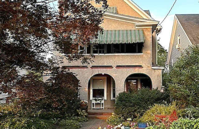 98 Whiting Lane - 98 Whiting Lane, West Hartford, CT 06119