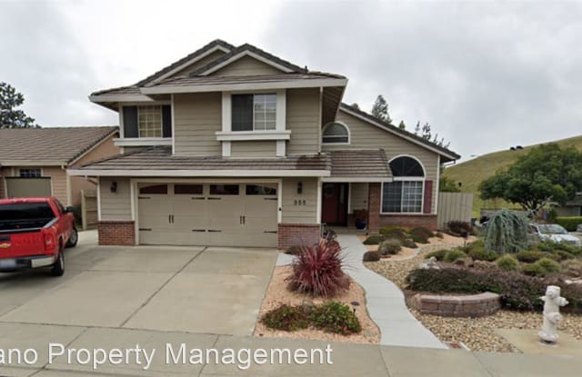 355 Woodcrest Dr. - 355 Woodcrest Drive, Vacaville, CA 95688