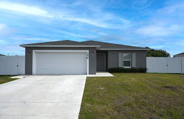 1674 Tilly Street SE photos photos