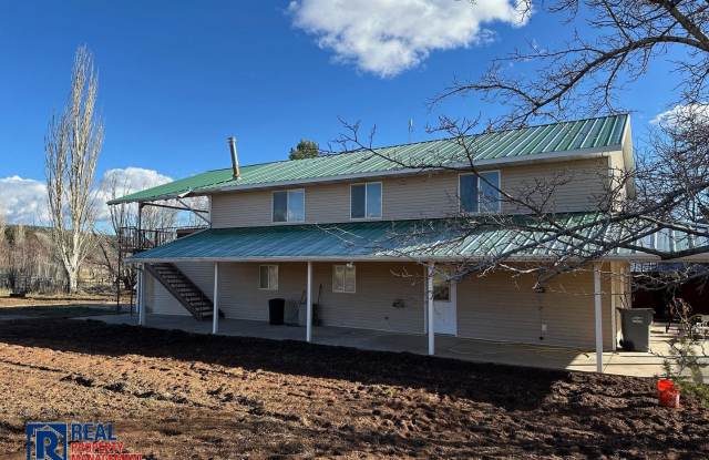 3 Bedroom Apartment In Veyo photos photos