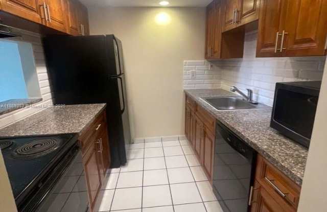 14201 N Kendall Dr photos photos