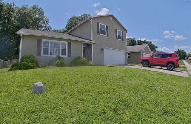 3D Tour Available + Fenced in Yard + West Side + Available now! - 309 Stone Drive, Manhattan, KS 66503