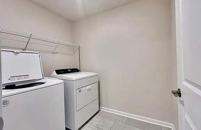 Room in 3 Bedroom Home at Abbots Mill Dr photos photos