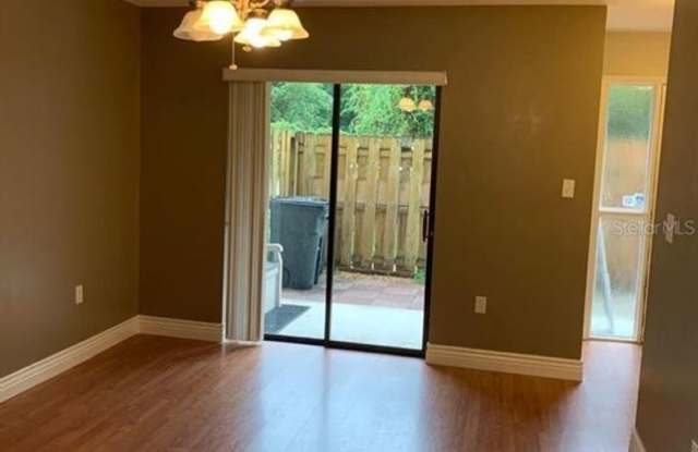 1303 WINDSOR DR - A Gallery 4