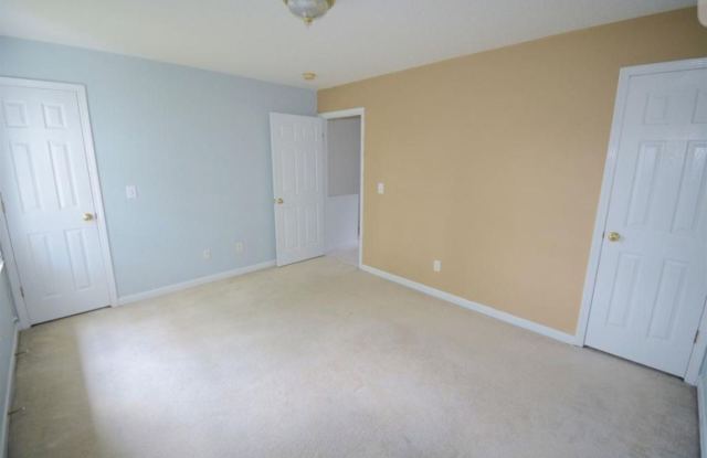 Beautiful 2 bed 1.5 bath townhome - 716 King Springs Road, Johnson City, TN 37601