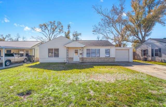 1600 E School St photos photos