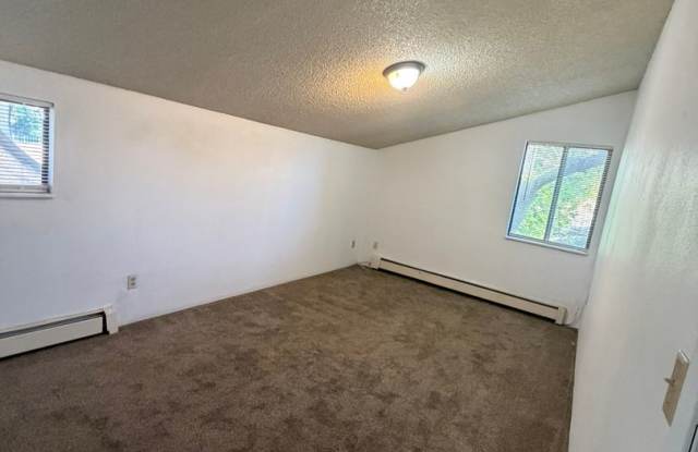 3 Bedroom, 1.5 Bathroom Duplex Gallery 4