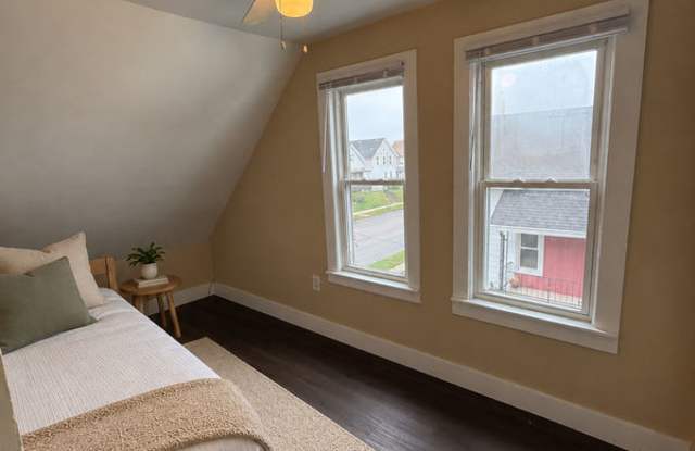 904 Swift Avenue - upper Gallery 4