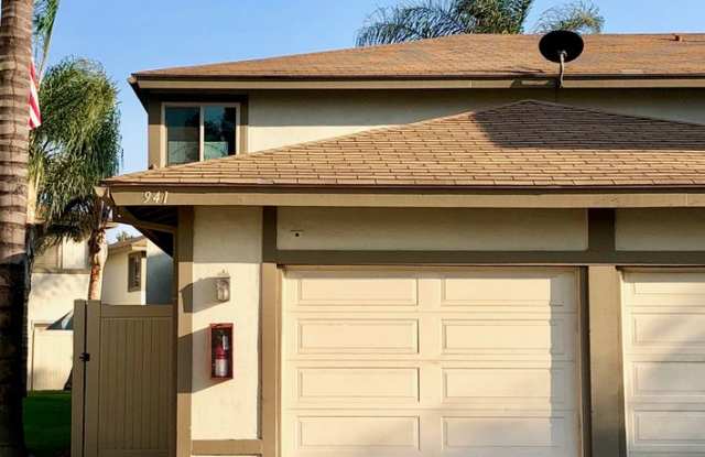 Charming Updated Condo in Gated Charter Village Green Community in Ontario Gallery 3