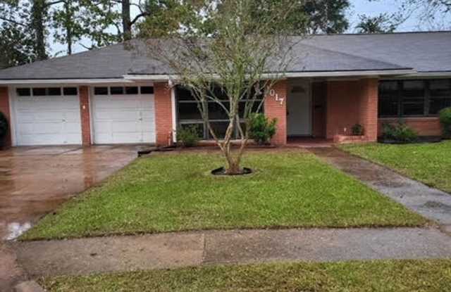 SPACIOUS 3 BEDROOM 2 BATH HOME  ON .3857 ACRE LOT IN LIBERTY, TEXAS photos photos