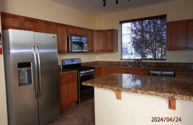 7036 N Lantern Gallery 4