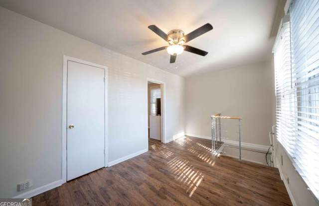 716 Lakeview Avenue NE Gallery 3