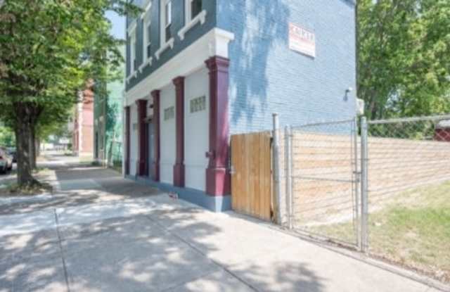 1904 Linn Street - 2 photos photos