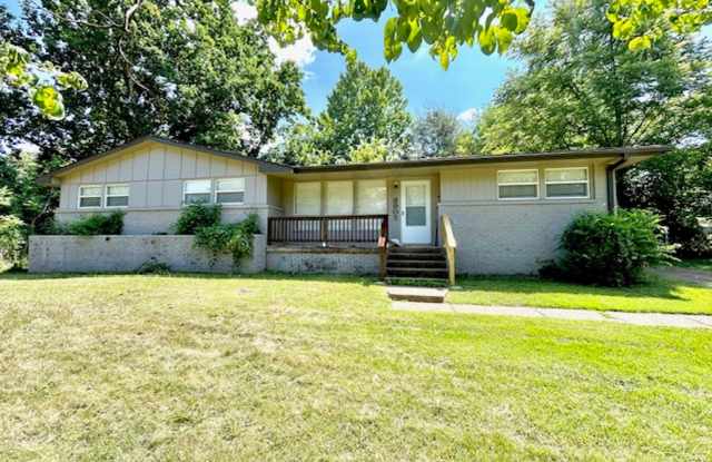 Move In Special-$500 off first month's rent- 3-bedroom 1.5 bath charming home with spacious yard. photos photos