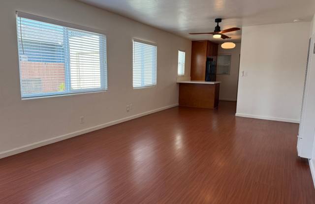 Charming 2BR/1BA Downstairs Unit with Private Yard in South Park photos photos