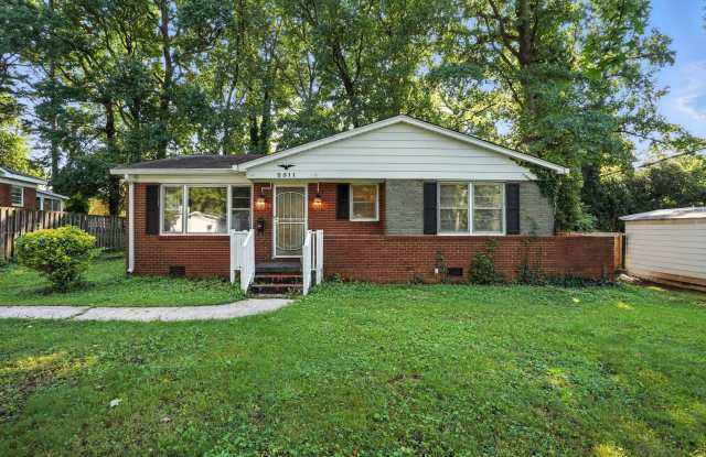 Charming Brick Ranch in Popular Oakhurst photos photos