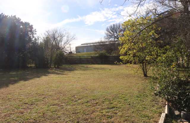 810 Oakhill Drive Gallery 2